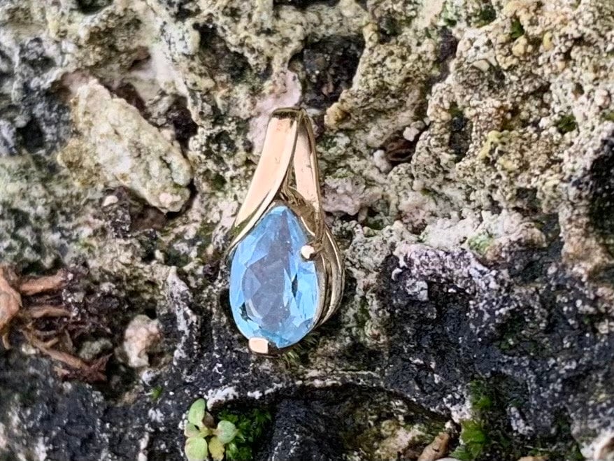 Colgante vintage de topacio de 1 ct engastado en oro de 9 ct