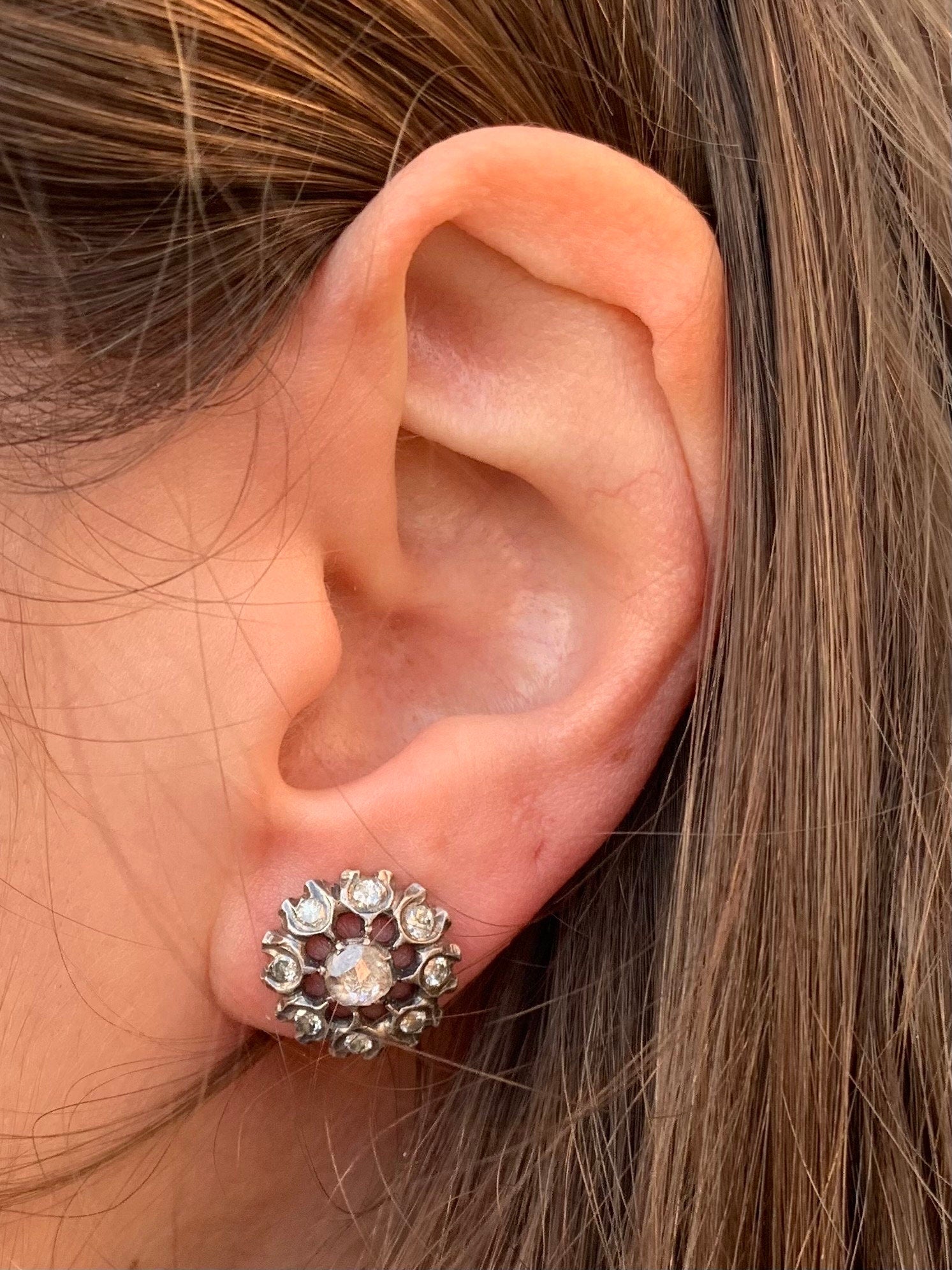 Antiguo diamante victoriano de talla mina antigua de 1 quilate engastado en aretes de plata y sello de oro de 14 k
