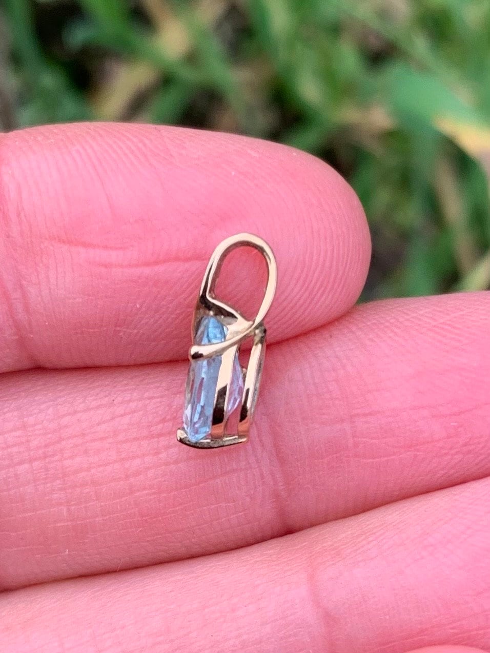 Colgante vintage de topacio de 1 ct engastado en oro de 9 ct