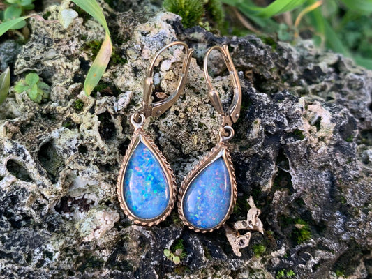 Vintage 2.8ct Pear Shaped Opal set in 9k Yellow Gold Drop Earrings