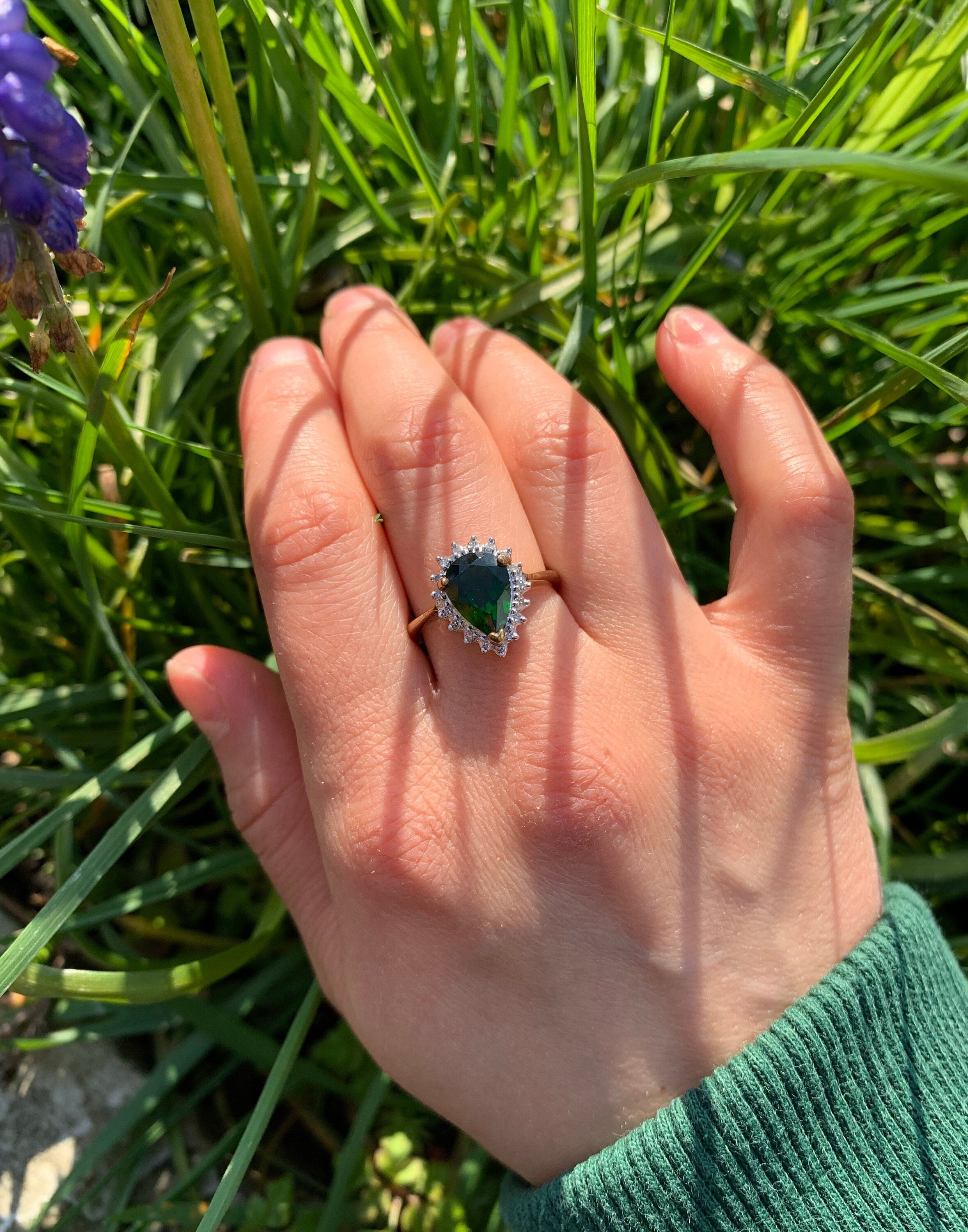 Anillo de vestido de oro de 9k, anillo estilo gema verde en forma de pera y diamantes, anillo de cóctel, anillo de aniversario, regalo de cumpleaños para ella, talla M del Reino Unido/talla 6 de EE. UU.