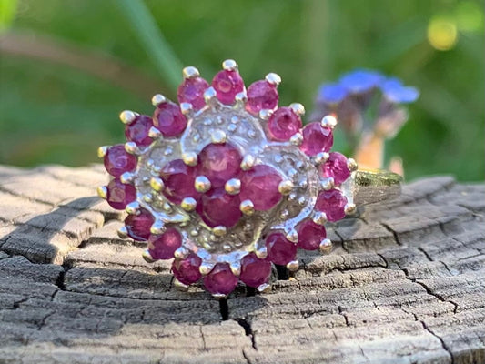 Vintage 1.5ct Ruby & Diamond Cluster Ring set in 9ct Gold, Size UK R