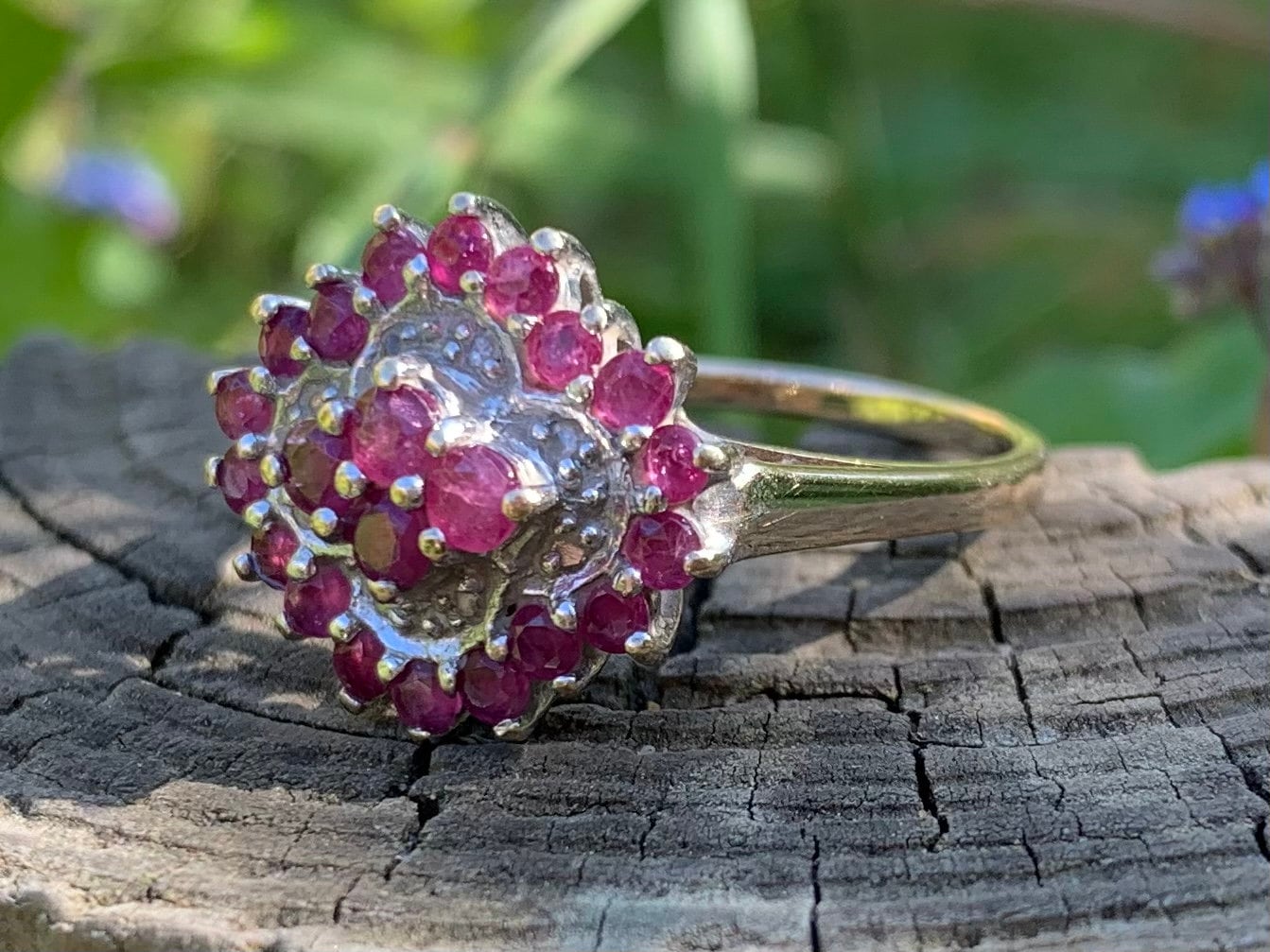 Anillo vintage de racimo de diamantes y rubíes de 1,5 quilates engastado en oro de 9 quilates, talla Reino Unido R
