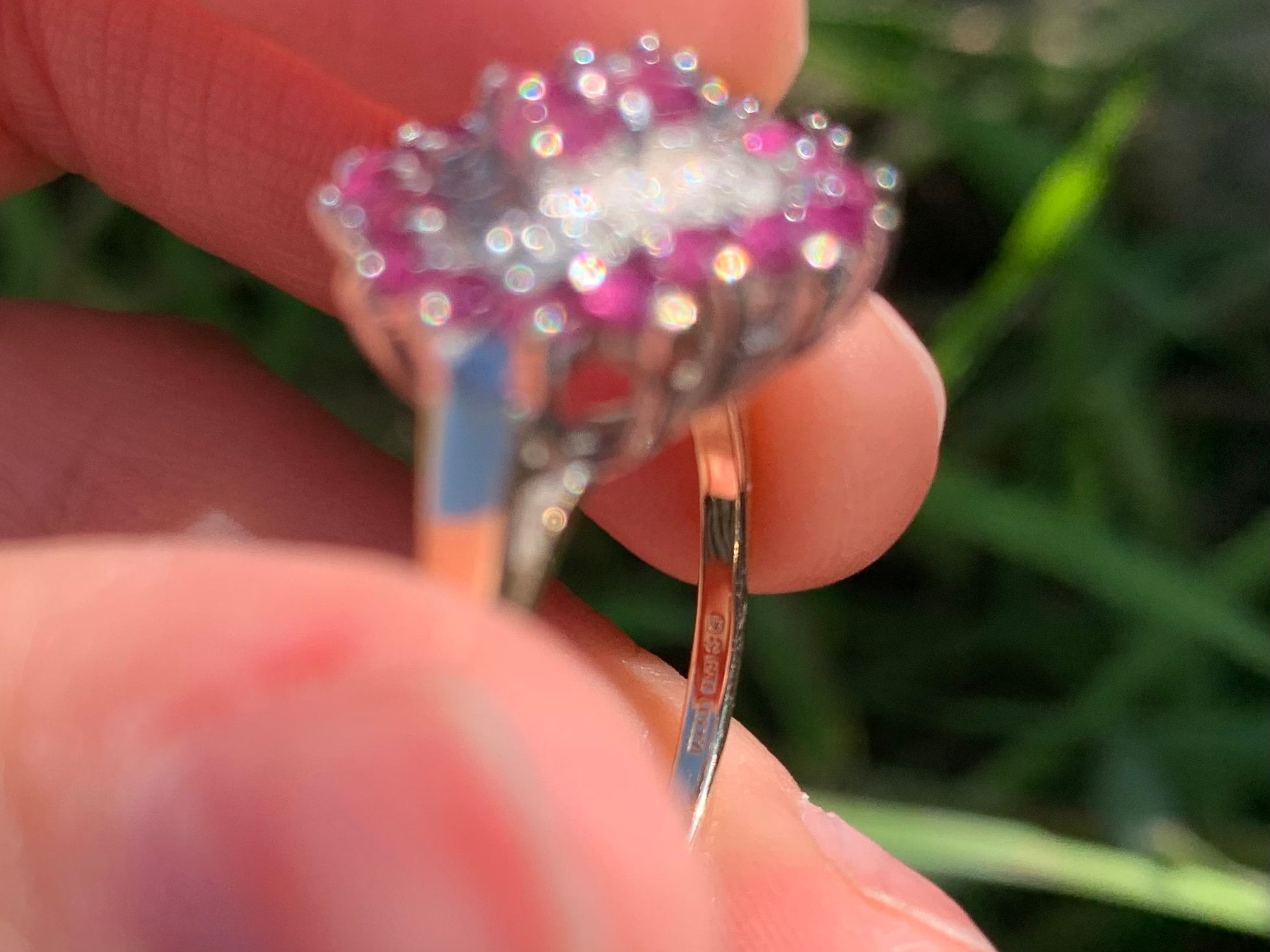 Anillo vintage de racimo de diamantes y rubíes de 1,5 quilates engastado en oro de 9 quilates, talla Reino Unido R