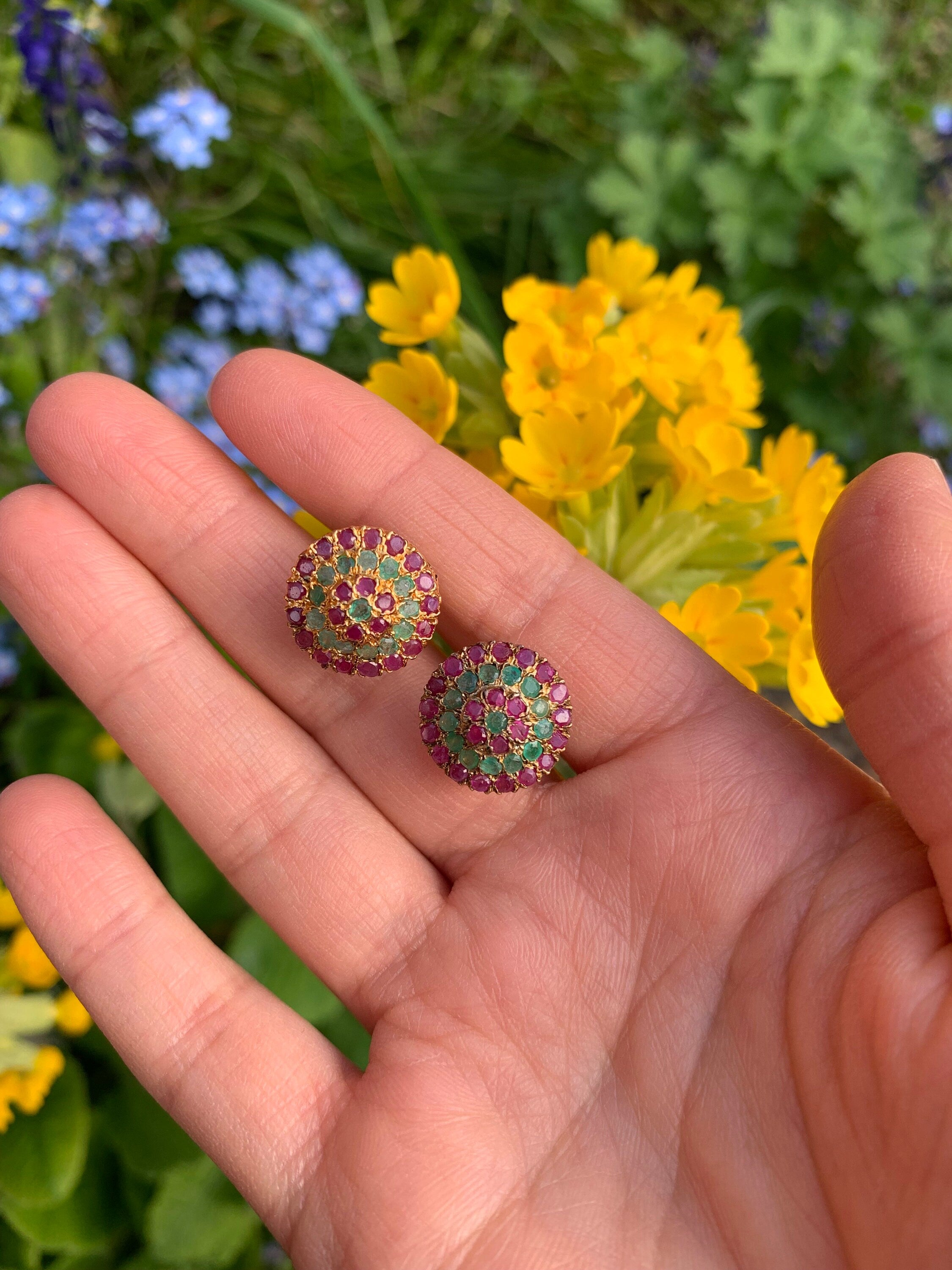 Pendientes vintage de oro de 2,3 quilates con rubí y esmeralda de 1,12 quilates