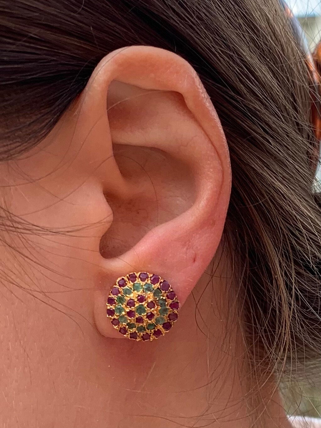 Pendientes vintage de oro de 2,3 quilates con rubí y esmeralda de 1,12 quilates