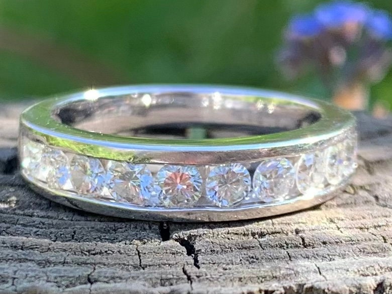 Vintage 0.75ct Round Brilliant Cut Diamond Half Eternity Ring set in 9ct White Gold