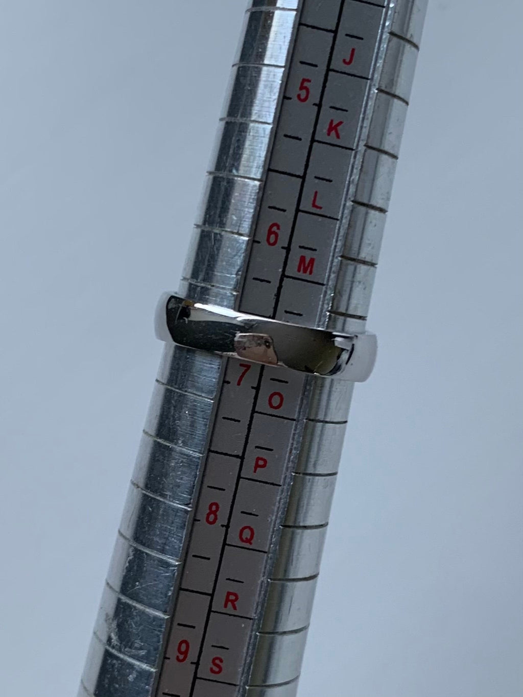 خاتم نصف الخلود من الزمرد والماس 0.50 قيراط مملوك مسبقًا من الذهب الأبيض عيار 9 قيراط