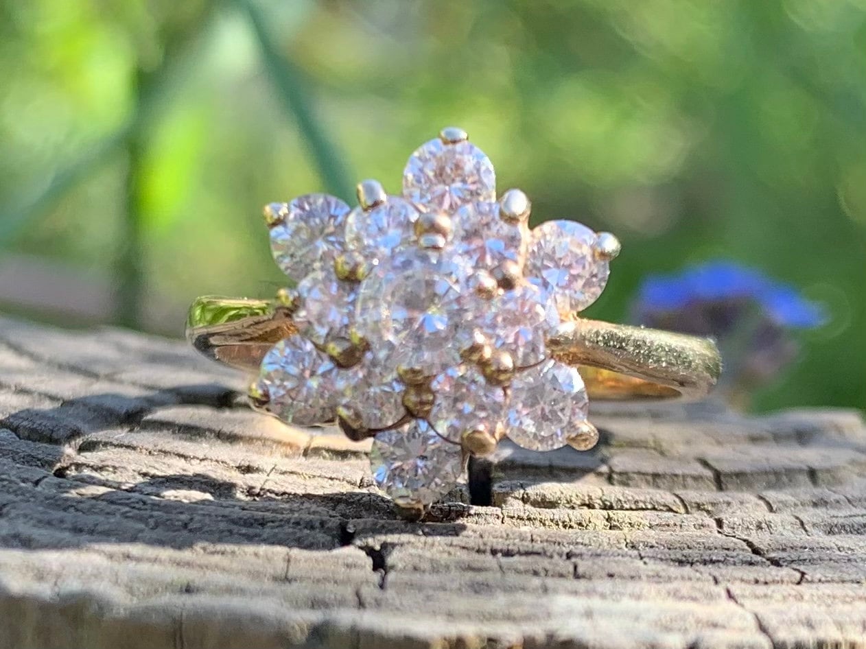 خاتم ذهبي من مجموعة الياقوت الأبيض عيار 1.54 قيراط مملوك مسبقًا عيار 9 قيراط