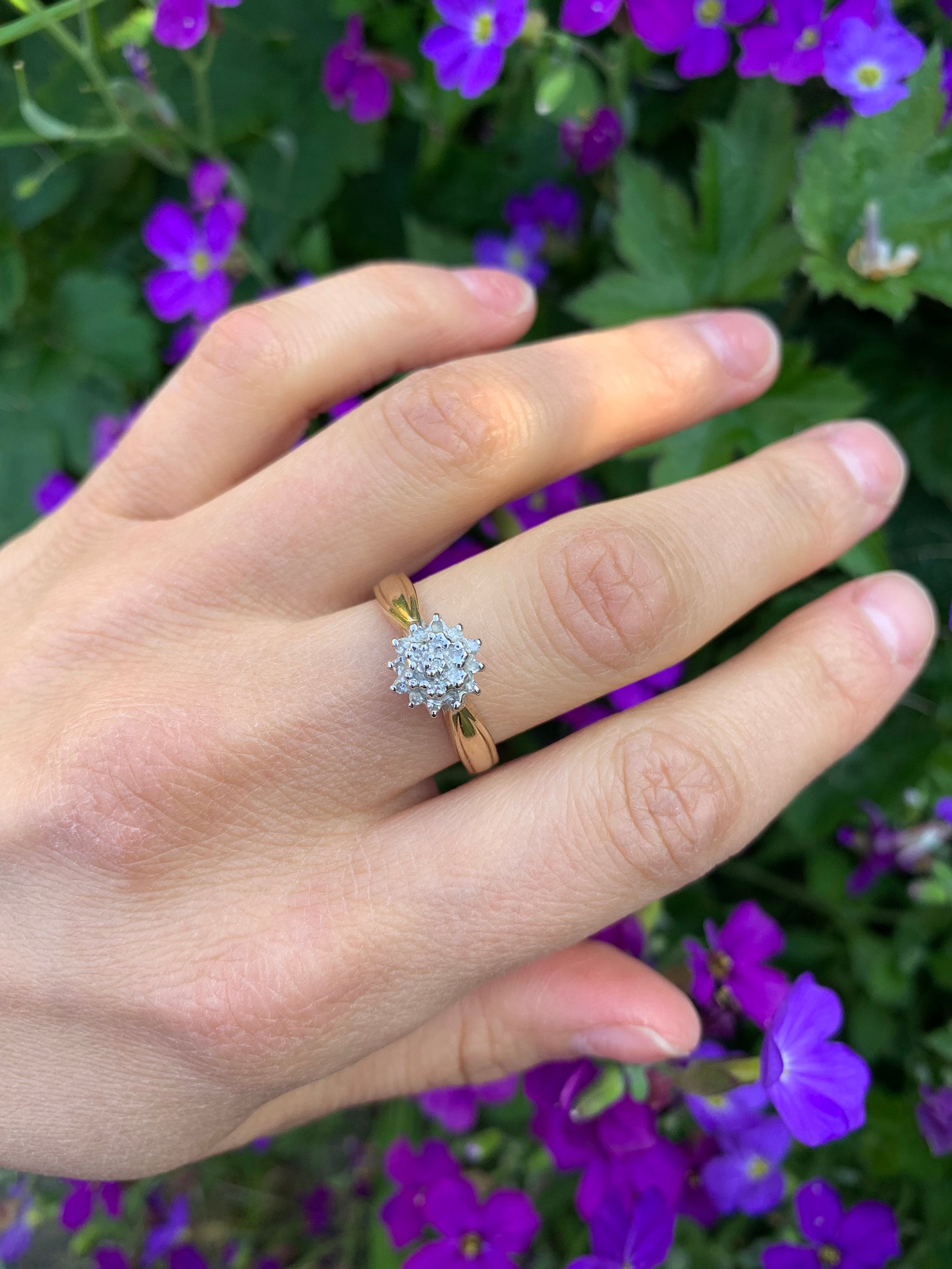 Anillo de oro de 9 quilates con racimo de diamantes vintage