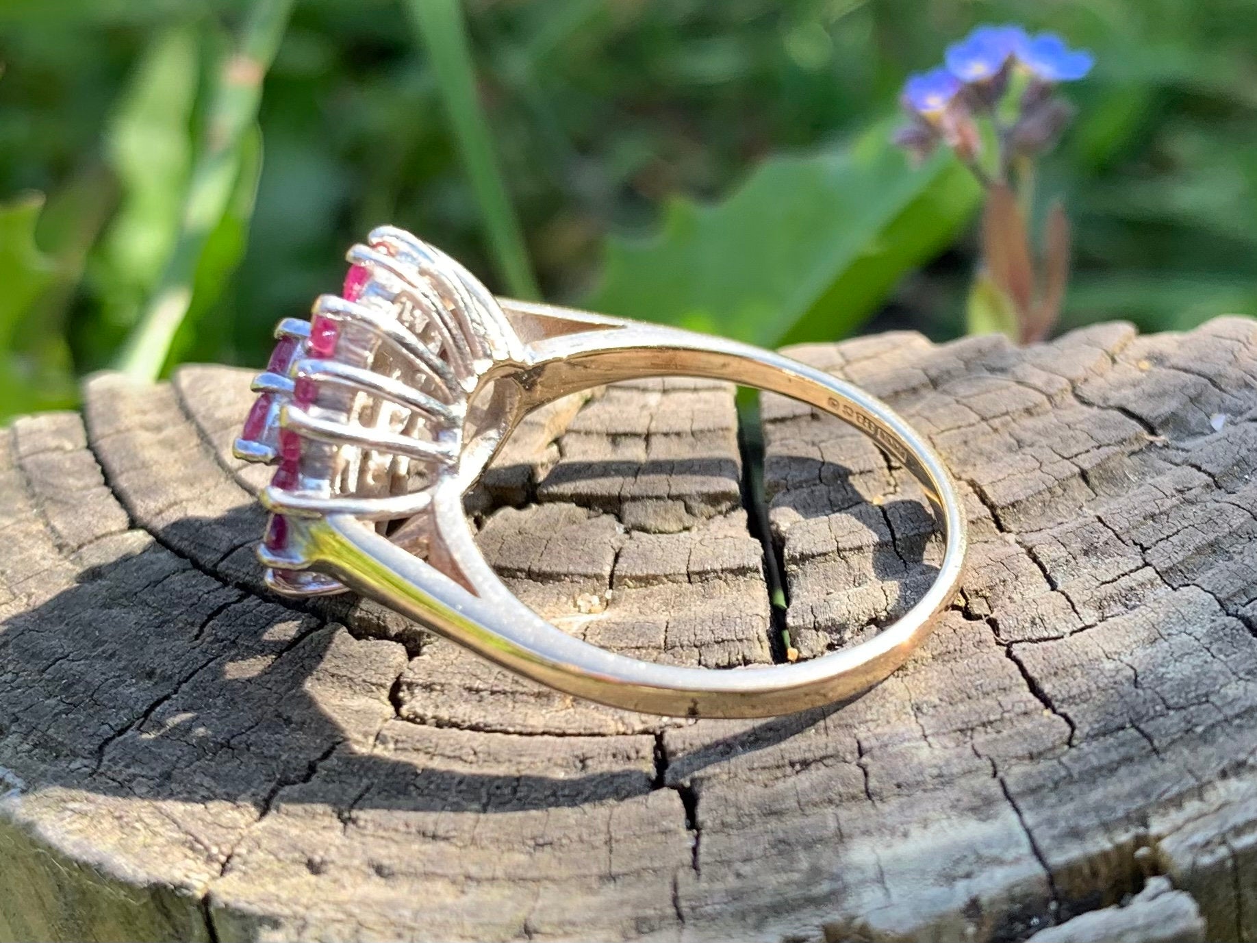 Anillo vintage de racimo de diamantes y rubíes de 1,5 quilates engastado en oro de 9 quilates, talla Reino Unido R