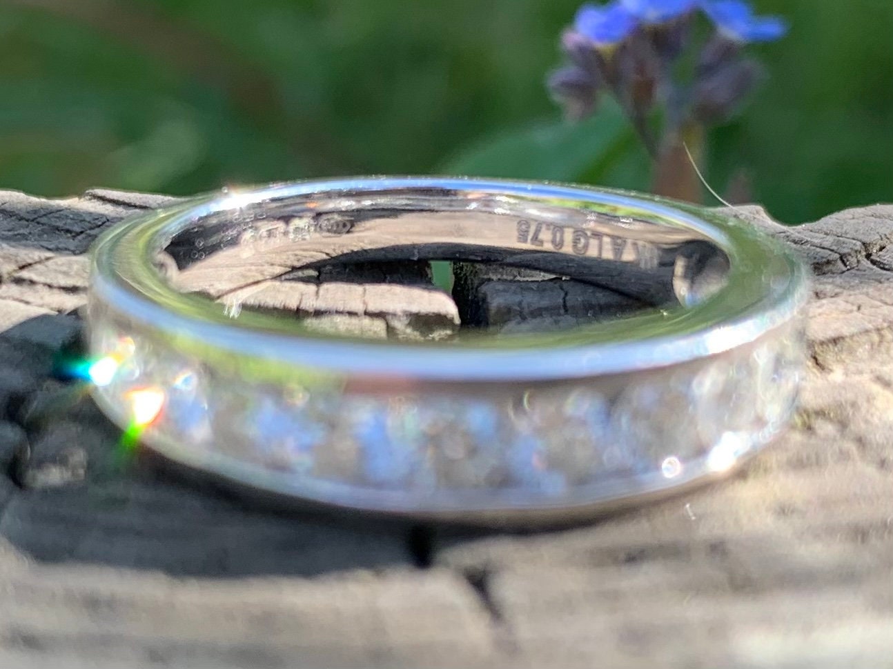 خاتم نصف الخلود من الألماس المستدير اللامع بعيار 0.75 قيراط من الذهب الأبيض عيار 9 قيراط