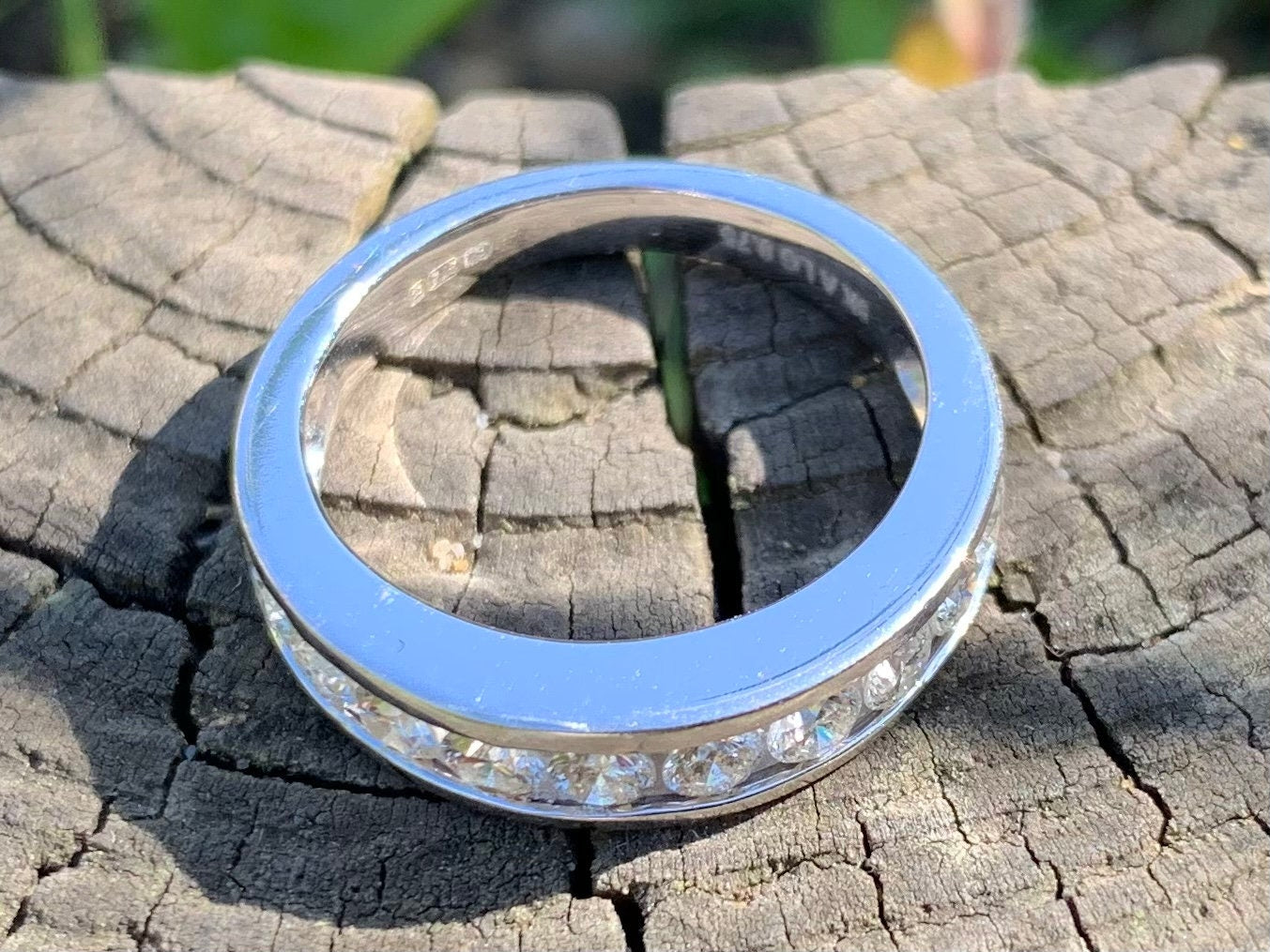 خاتم نصف الخلود من الألماس المستدير اللامع بعيار 0.75 قيراط من الذهب الأبيض عيار 9 قيراط