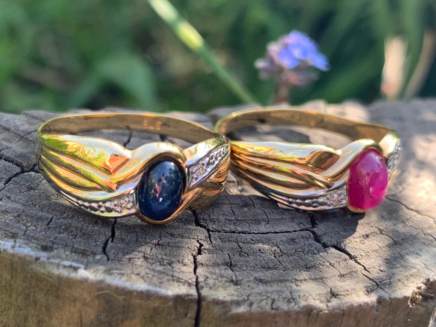 Anillos de oro de 9 quilates con cabujón ovalado de rubí, zafiro y diamantes de 0,60 quilates