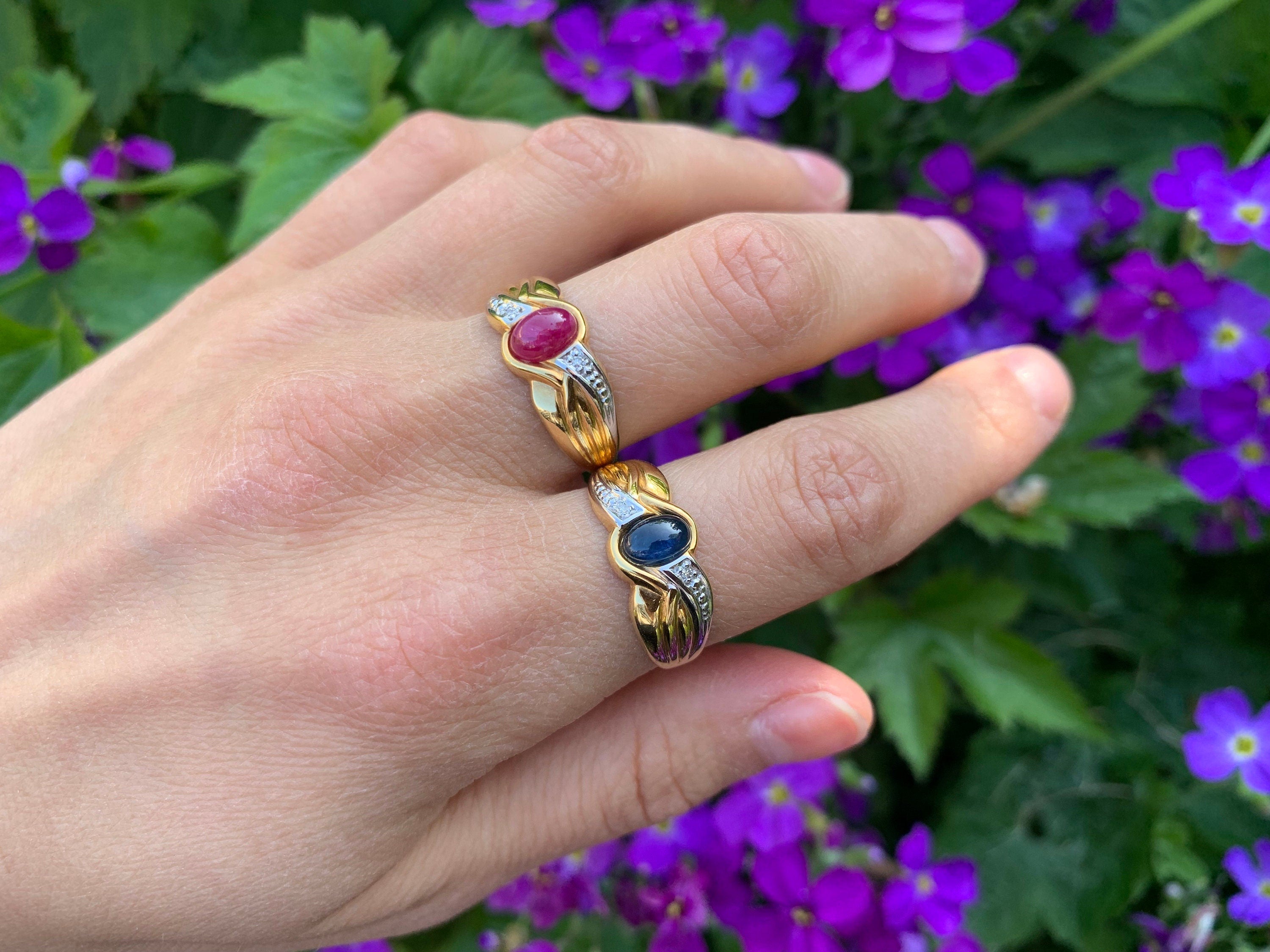 Anillos de oro de 9 quilates con cabujón ovalado de rubí, zafiro y diamantes de 0,60 quilates