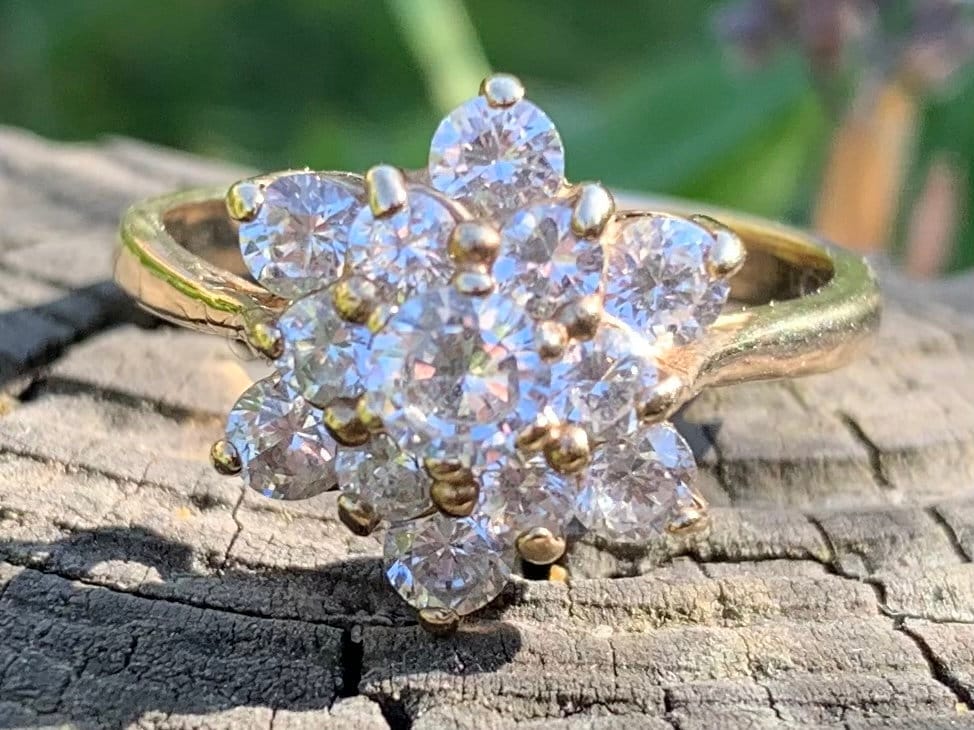 خاتم ذهبي من مجموعة الياقوت الأبيض عيار 1.54 قيراط مملوك مسبقًا عيار 9 قيراط