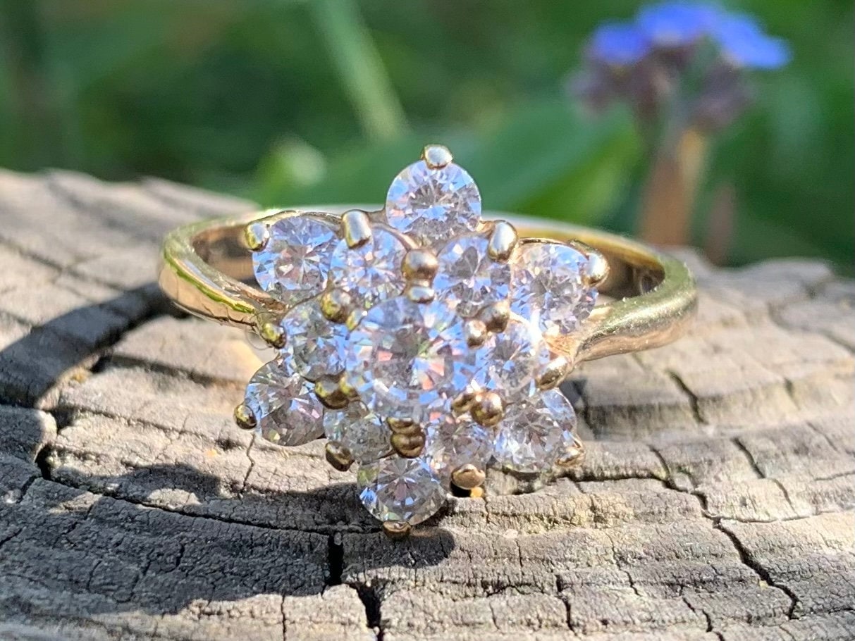 خاتم ذهبي من مجموعة الياقوت الأبيض عيار 1.54 قيراط مملوك مسبقًا عيار 9 قيراط