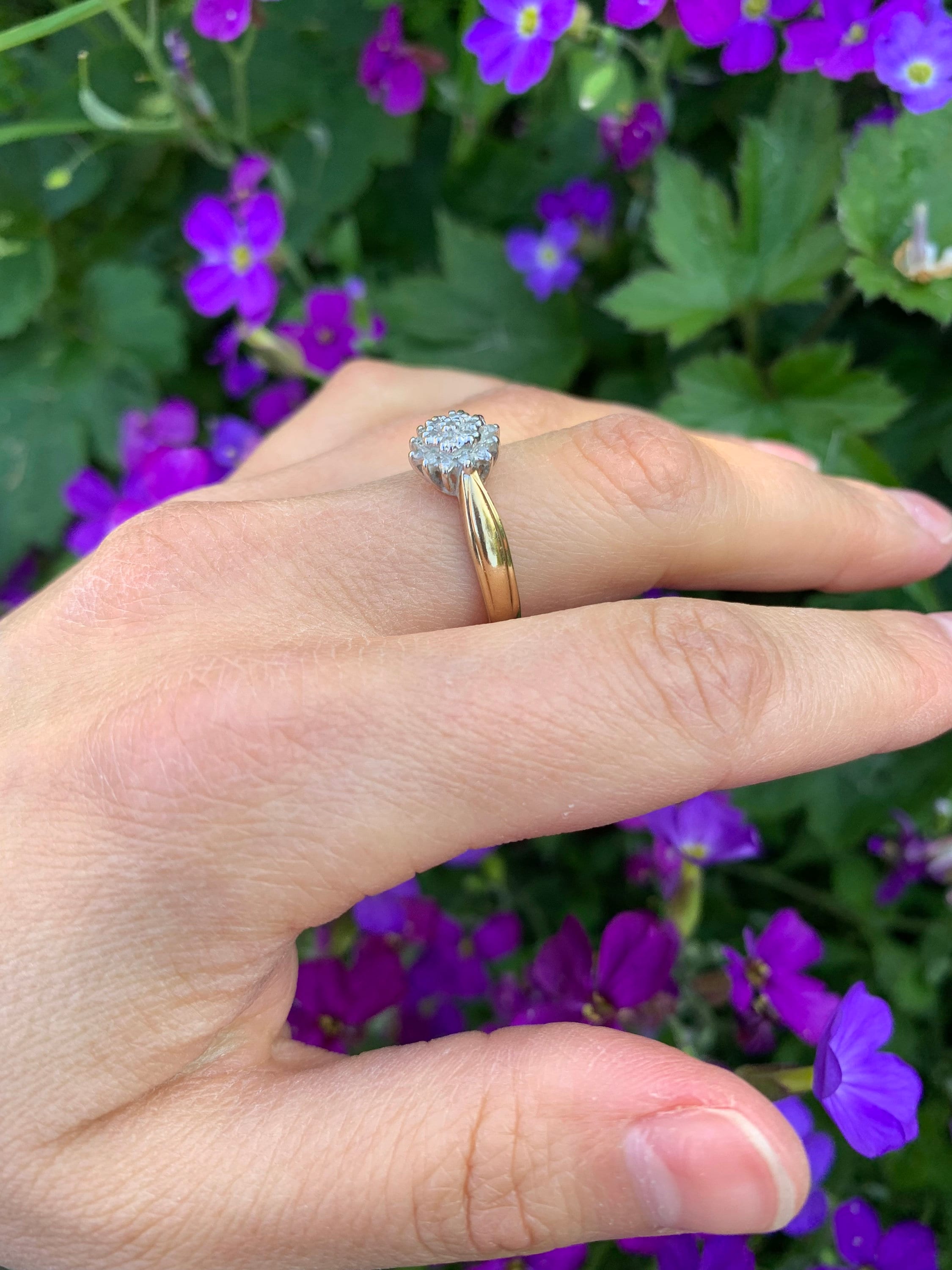 Anillo de oro de 9 quilates con racimo de diamantes vintage