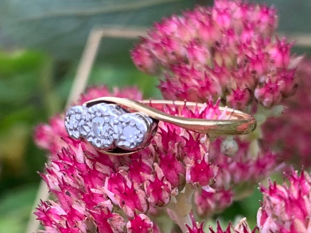 Anillo trilogía de diamantes en oro de 18 quilates de segunda mano
