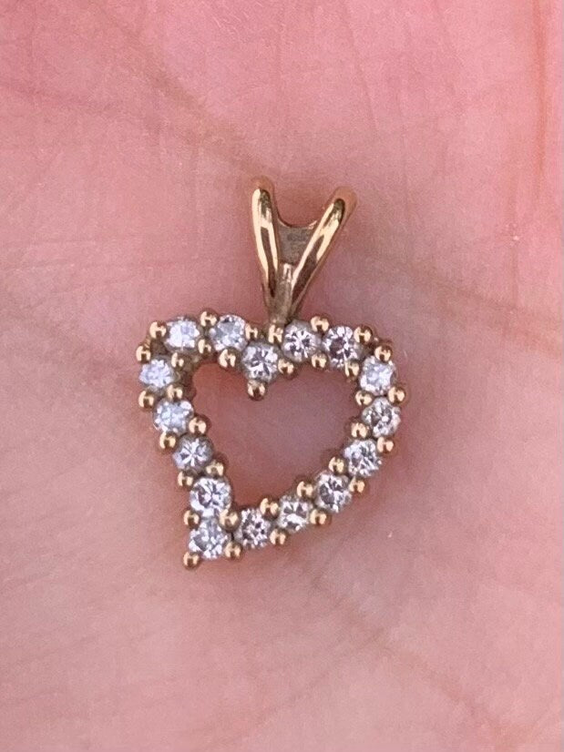 Vintage Minimalist Diamond 9ct Gold Heart shaped pendant