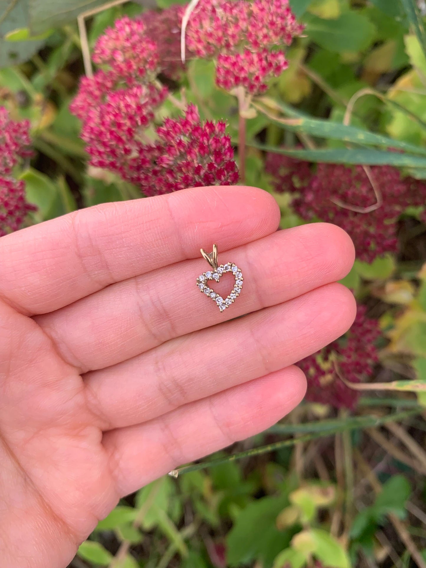 Vintage Minimalist Diamond 9ct Gold Heart shaped pendant