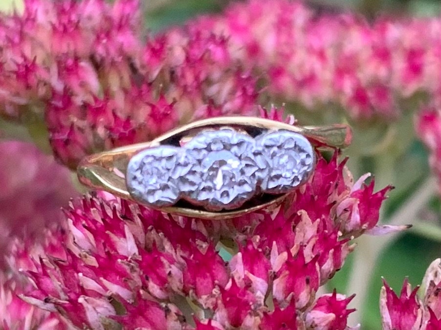 Anillo trilogía de diamantes en oro de 18 quilates de segunda mano