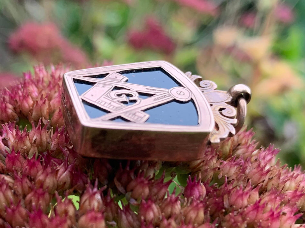 Colgante antiguo de piedra de sangre masónica de oro de 9 quilates y fob de cornalina