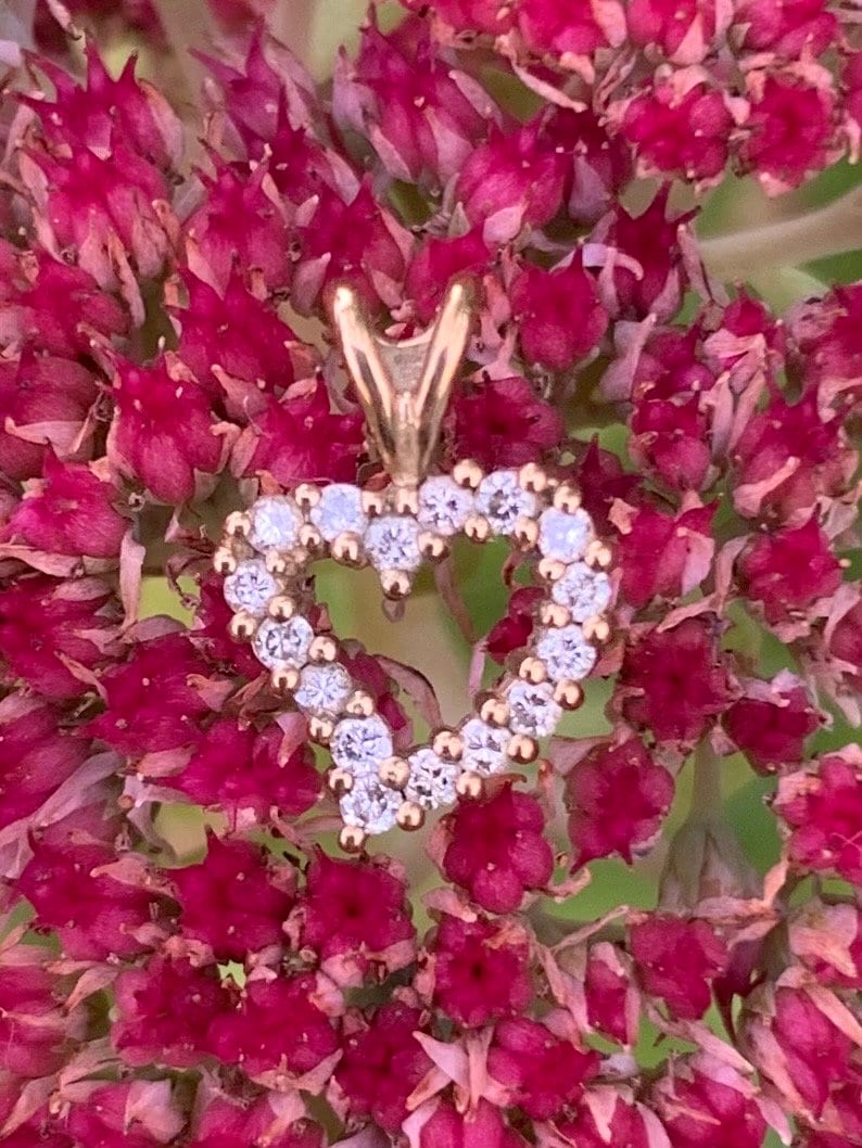 Vintage Minimalist Diamond 9ct Gold Heart shaped pendant