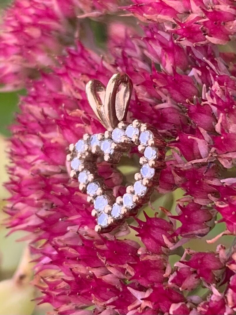 Vintage Minimalist Diamond 9ct Gold Heart shaped pendant