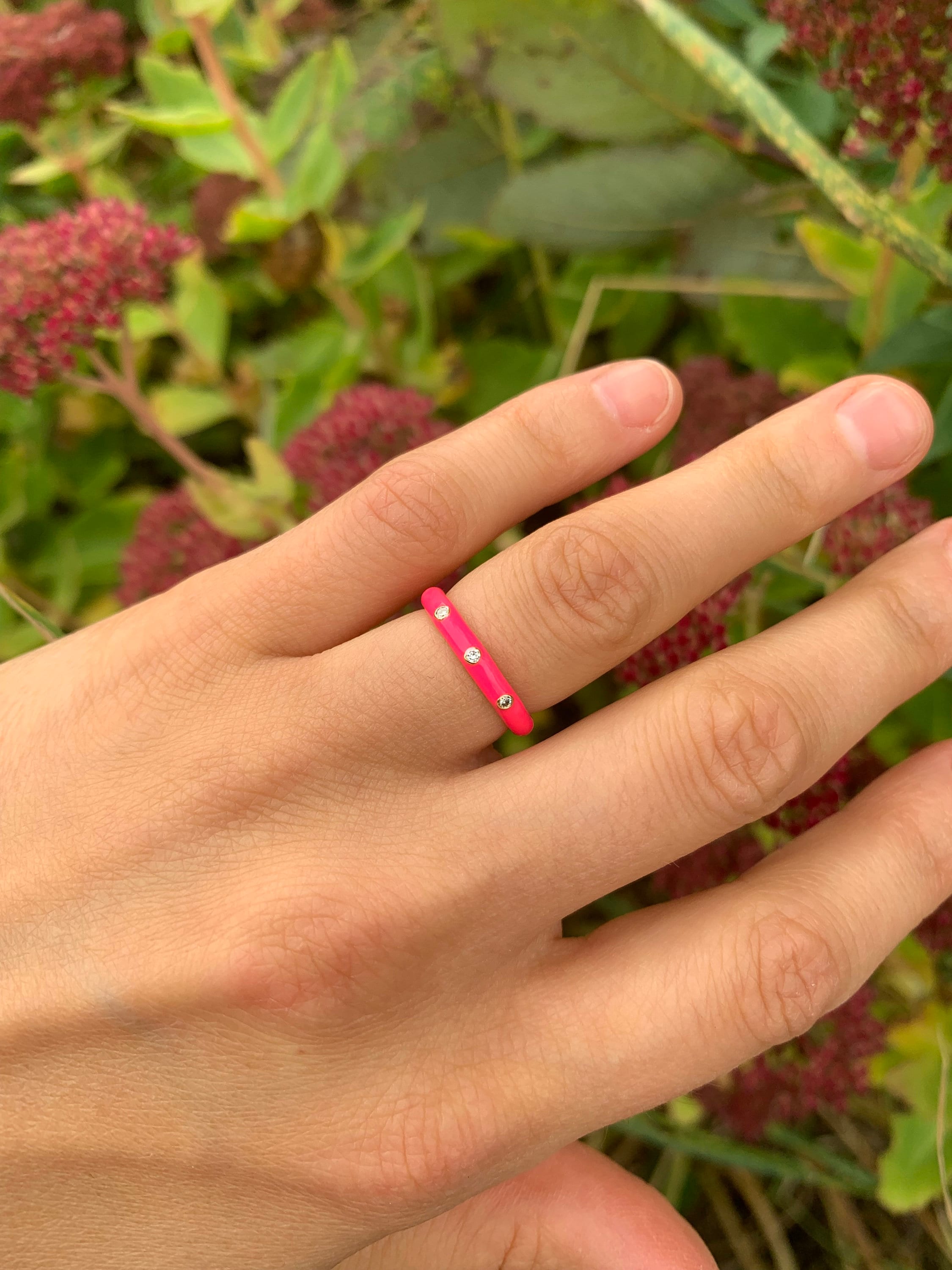 خاتم من المينا الوردي والذهب عيار 14 قيراط مملوك مسبقًا مقاس F