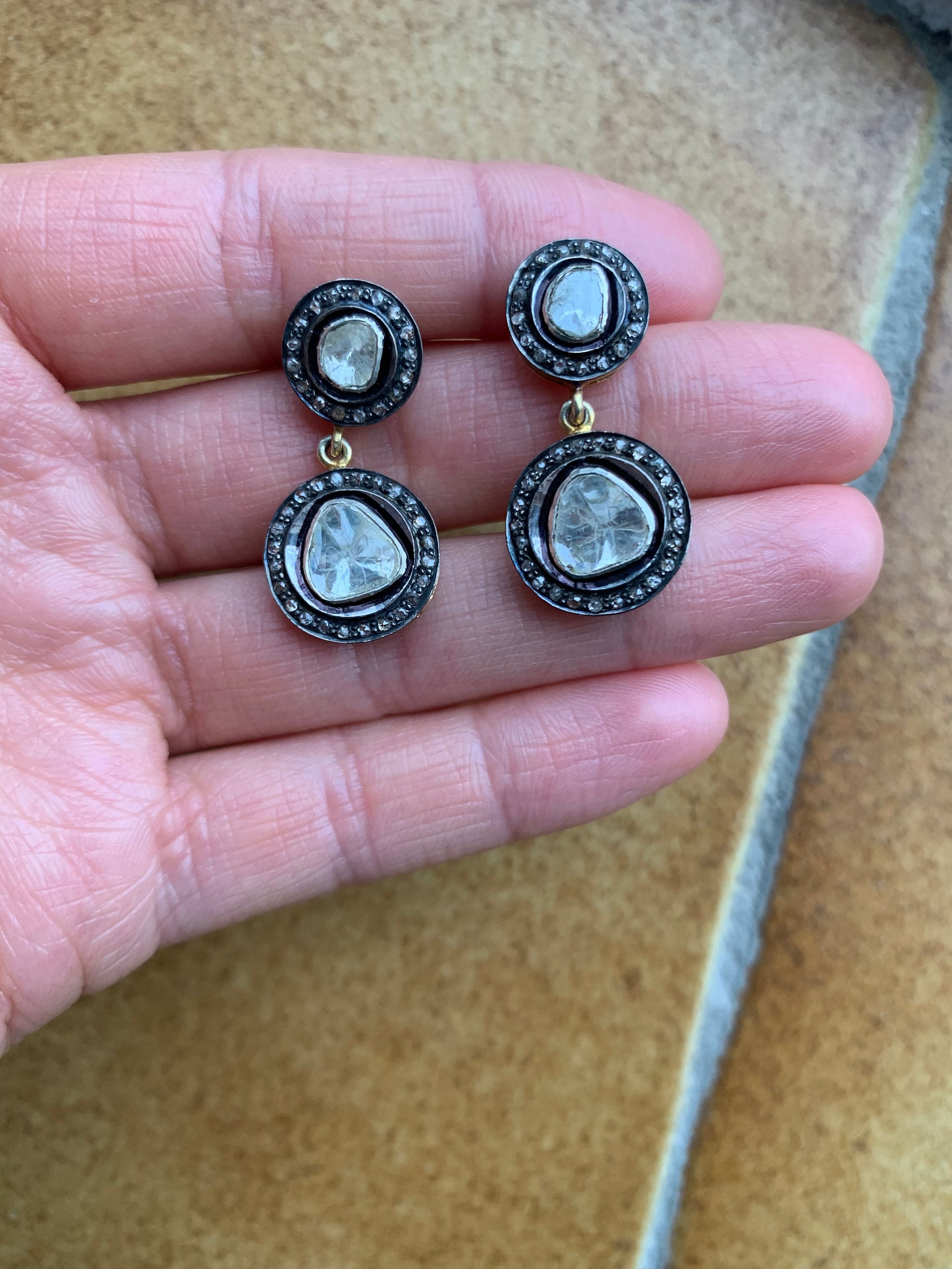 Pendientes colgantes de oro sobre plata con diamantes de talla rosa de 5,42 quilates de Pre-loved est.