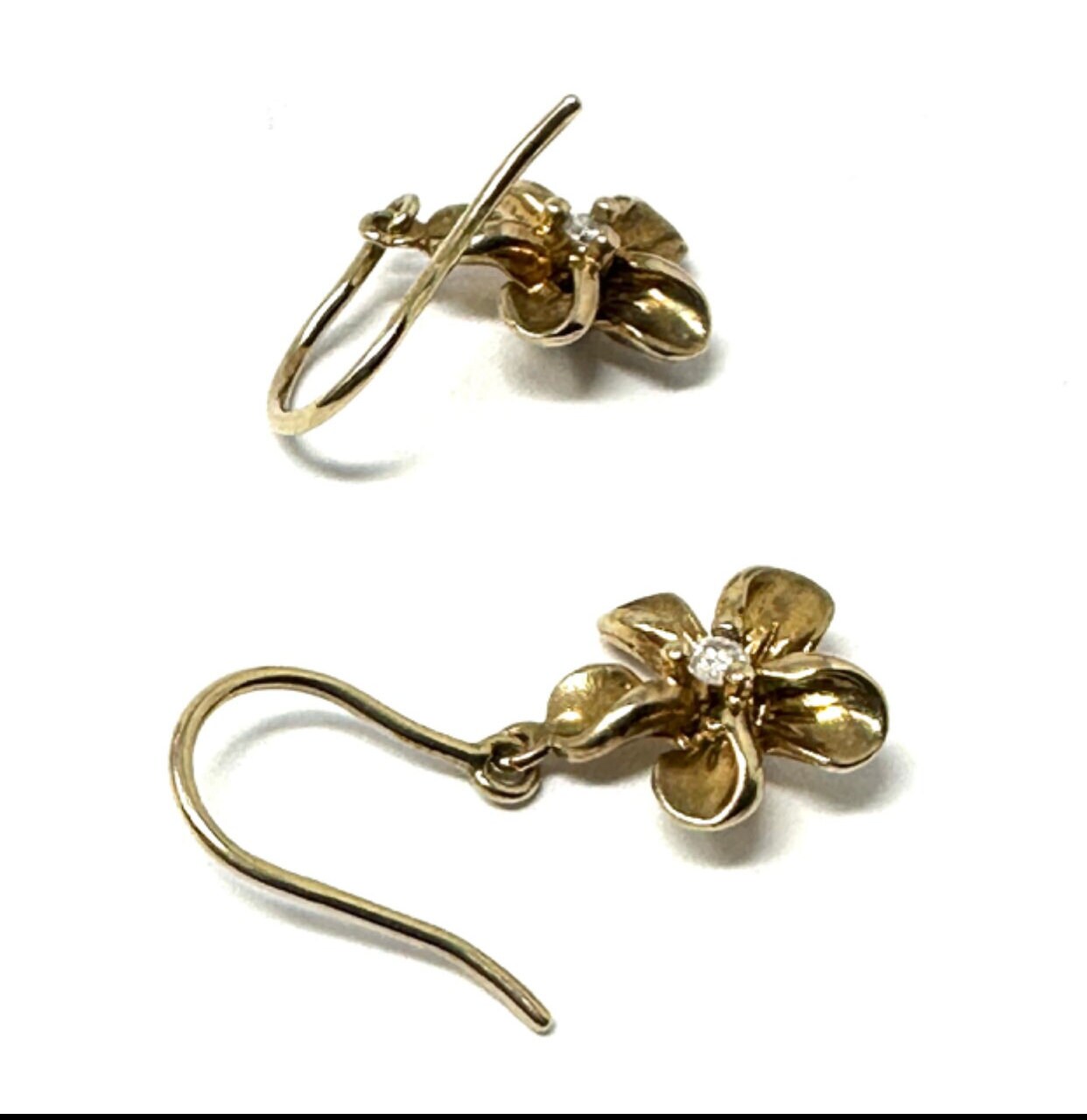 Aretes colgantes con forma de flor y diamantes en oro amarillo de 14 quilates Pre-Loved